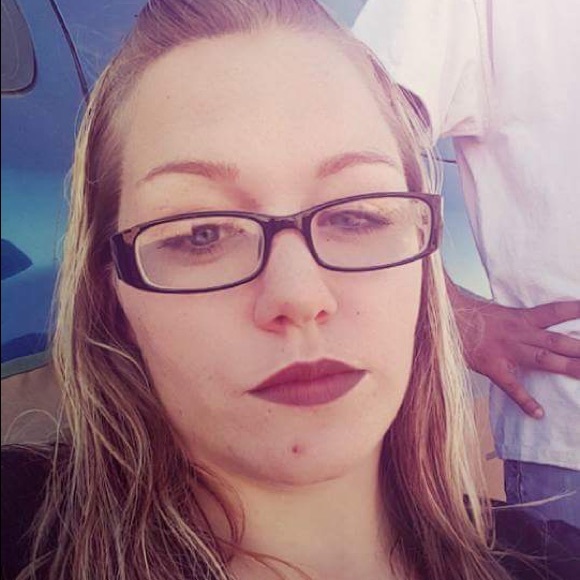 Meet your Posher, Sara - Picture 2 of 5