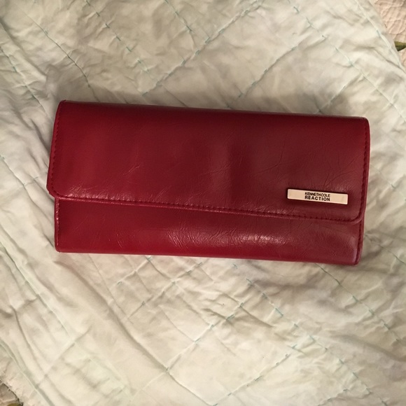 Kenneth Cole Reaction Handbags - Kenneth Cole Reaction tri fold wallet