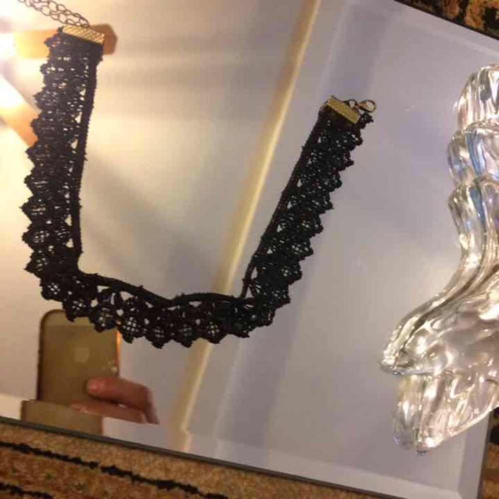 Chocker - Picture 2 of 3