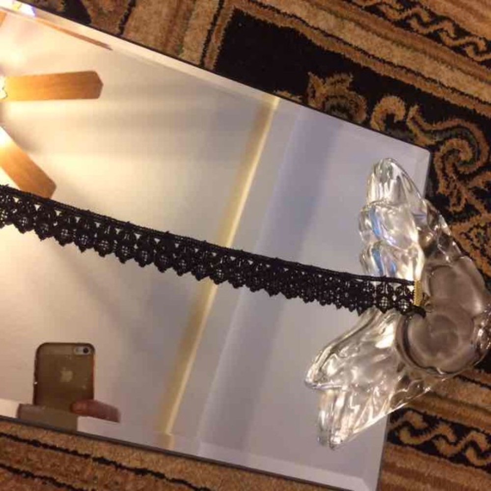 Chocker - Picture 3 of 3