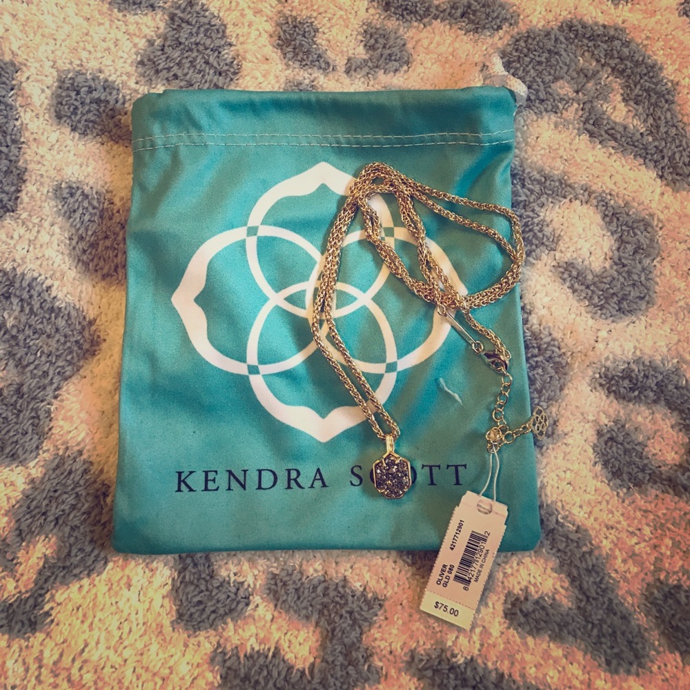 Kendra Scott necklace