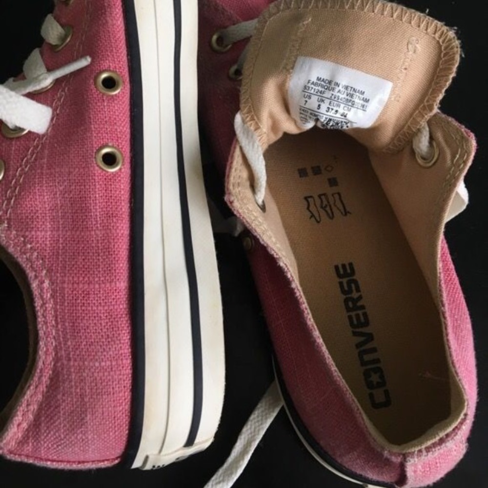 Pink converse - Picture 3 of 4