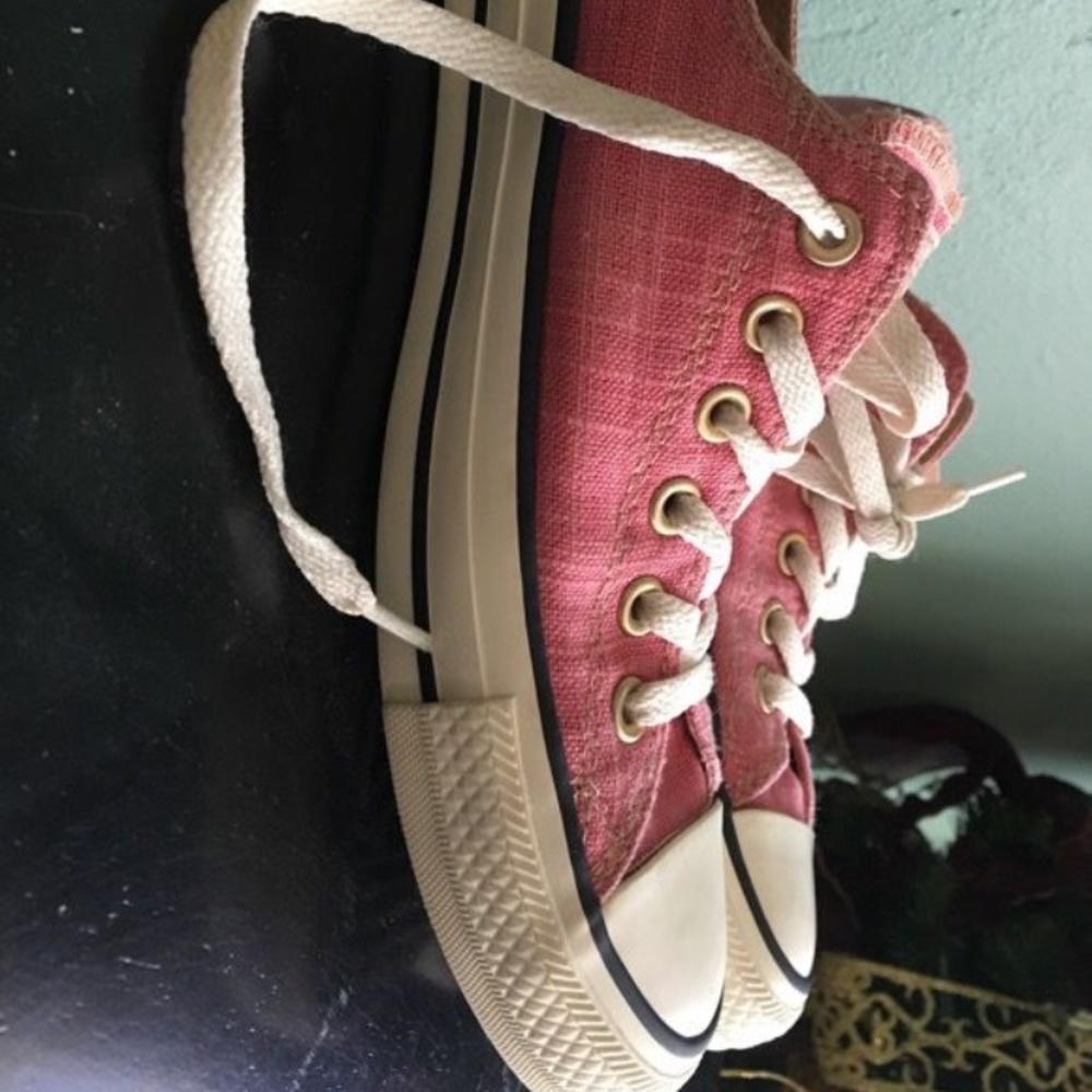 Pink converse