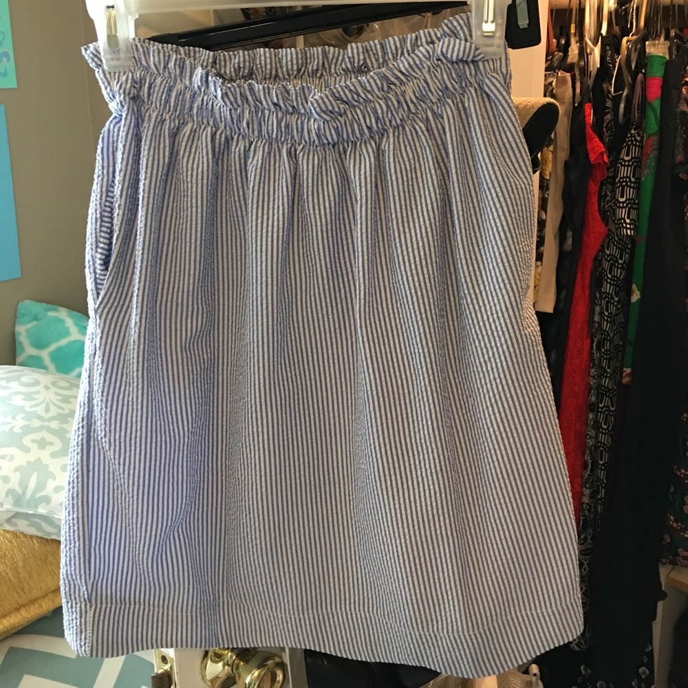 Seersucker blue skirt with pockets