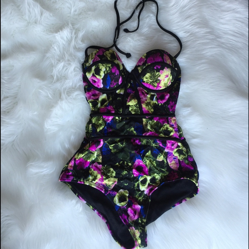Cute Swimsuit(Never Worn!)