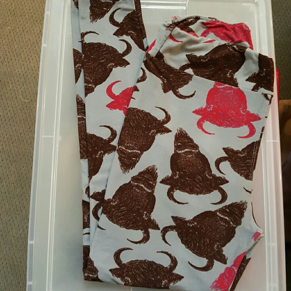LuLaRoe Tall and Curvy Leggings