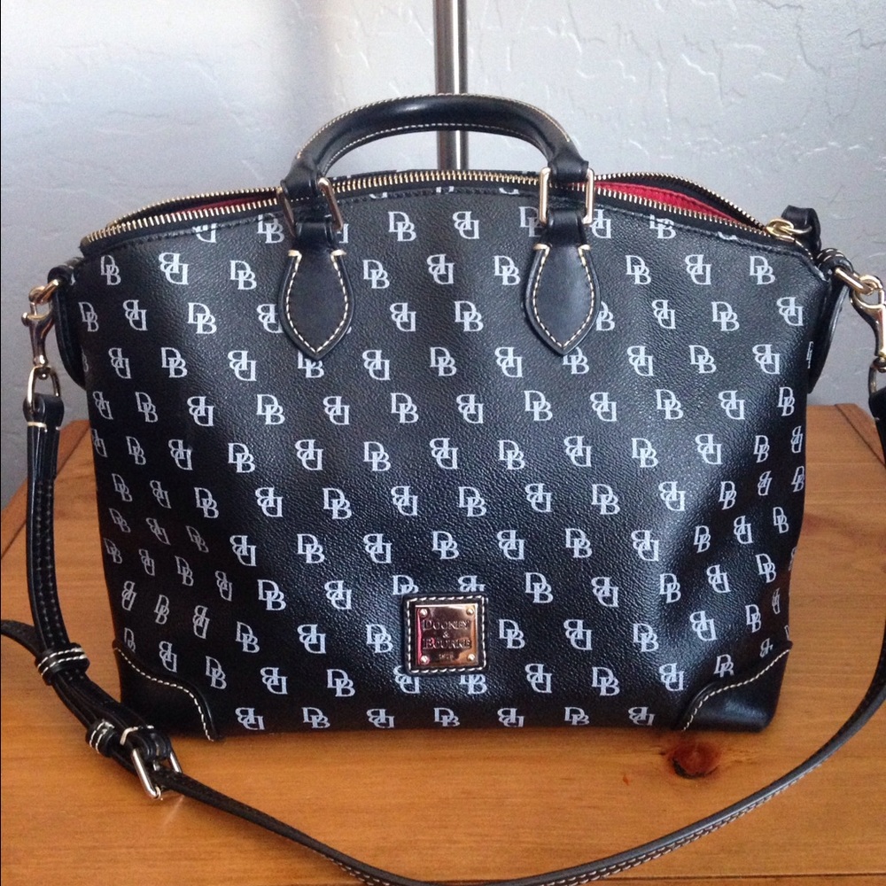 Dooney & Bourke hand bag