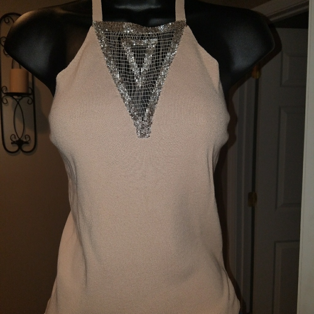Beautiful detailed light weight sweater top.