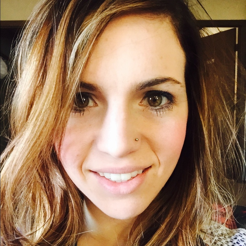 Meet your Posher, Kayla