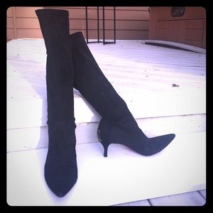 Donald J Pilner suede boots