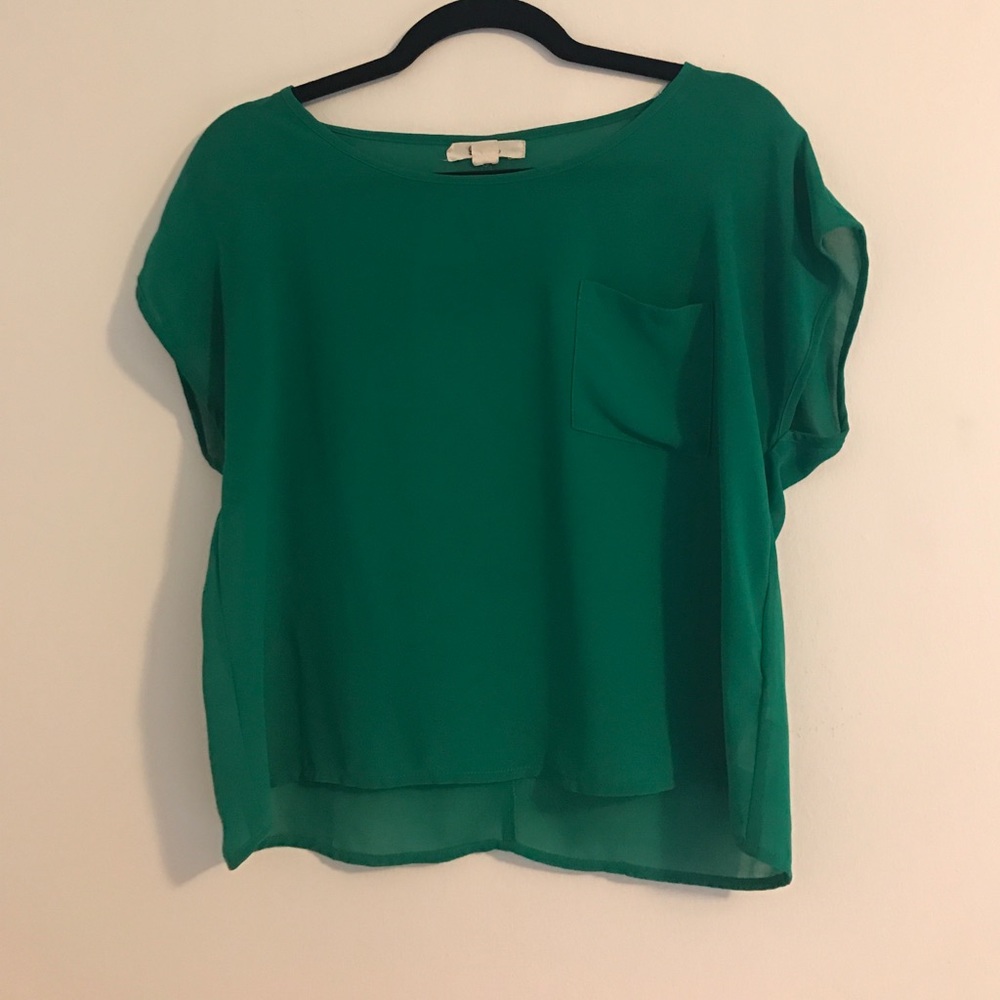 ⭐️MOVING SALE! ⭐️Fun green Forever 21 top