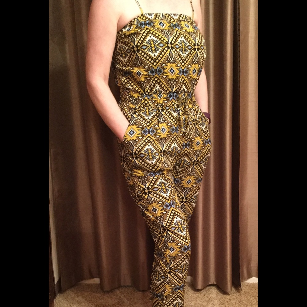NEW Boutique Unique multicolored print jumpsuit. - Picture 7 of 8