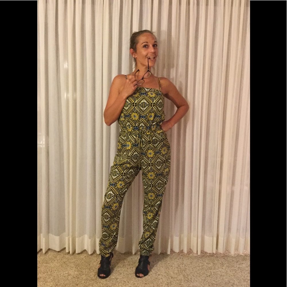 NEW Boutique Unique multicolored print jumpsuit. - Picture 2 of 8