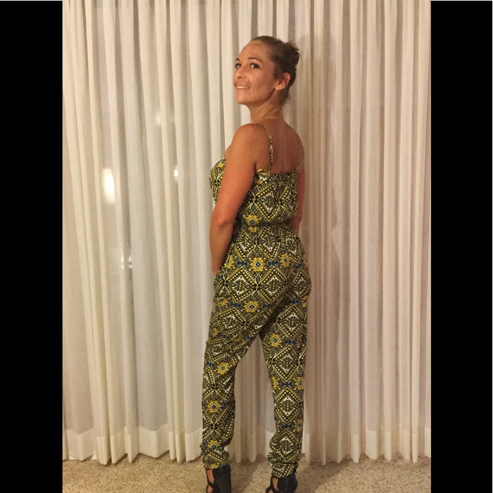 NEW Boutique Unique multicolored print jumpsuit. - Picture 6 of 8