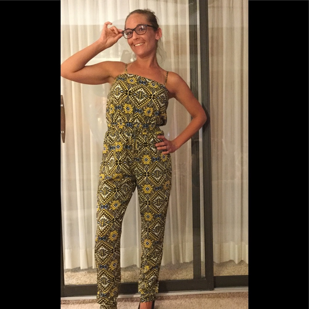 NEW Boutique Unique multicolored print jumpsuit. - Picture 3 of 8