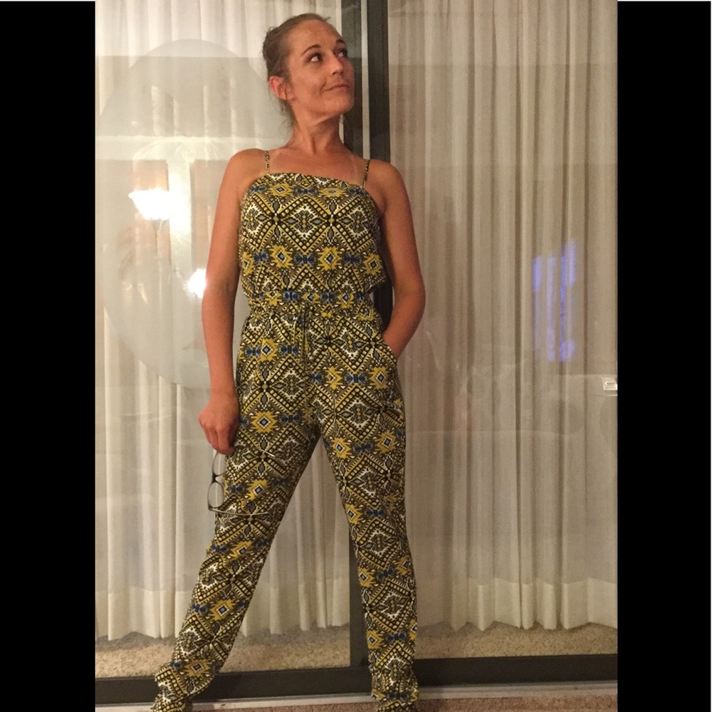 NEW Boutique Unique multicolored print jumpsuit. - Picture 5 of 8