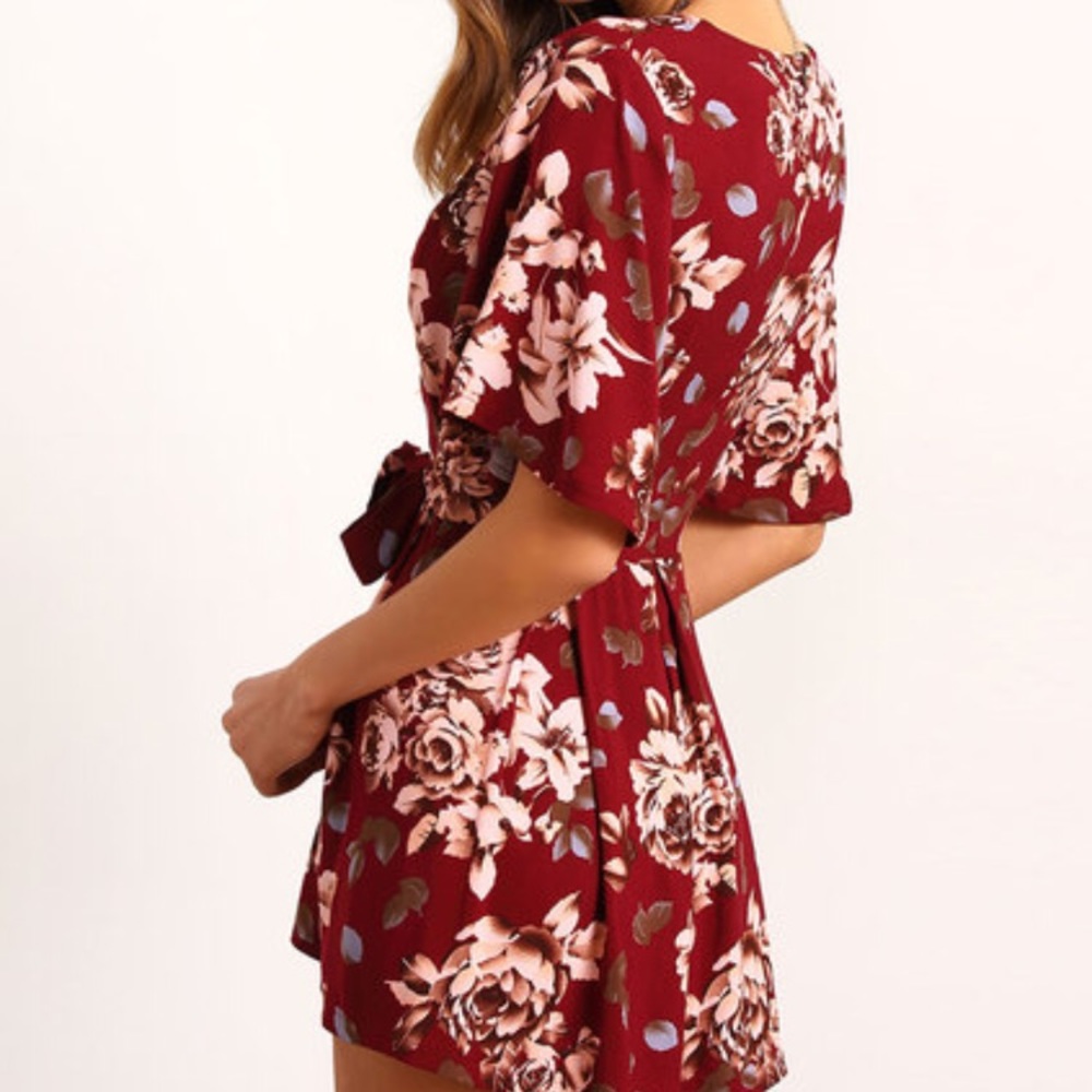 🎉HP🎉Red V Neck Floral Romper - Picture 6 of 8