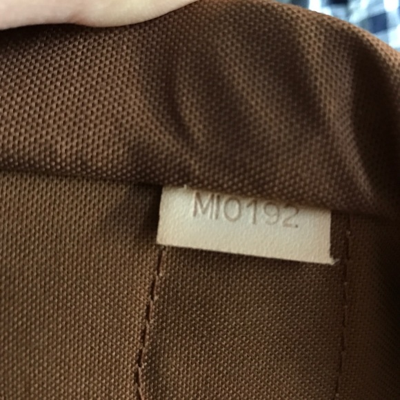 Louis Vuitton tote - Picture 4 of 5