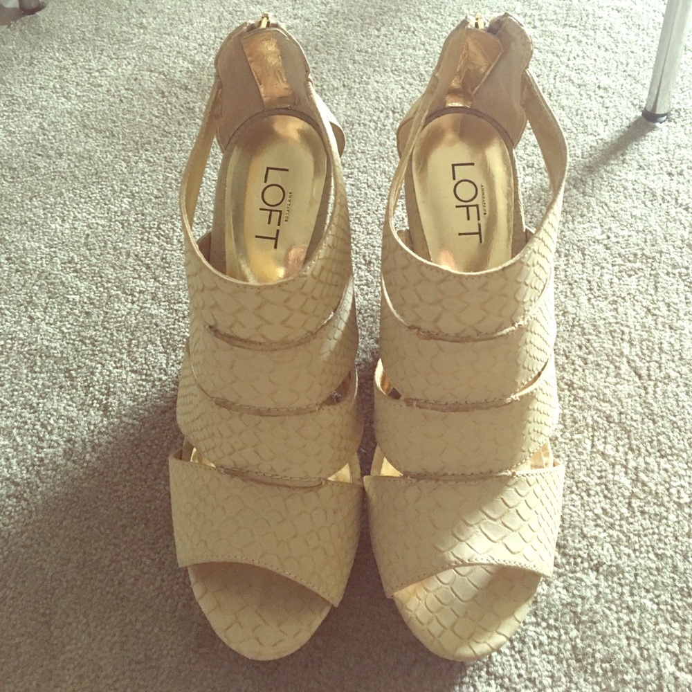 Ann Taylor loft wooden wedges