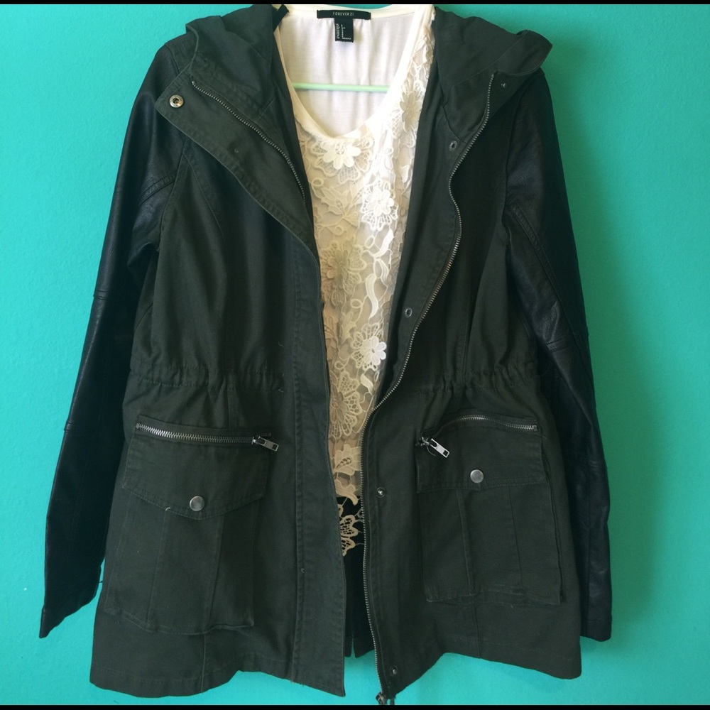 Hooded jacket with leather sleeves