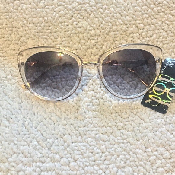 💕HP💕 Cat Eye Sunnies - Picture 3 of 6