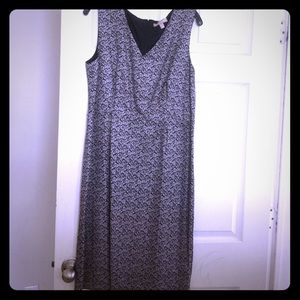 Sleeveless navy blue/cream dress