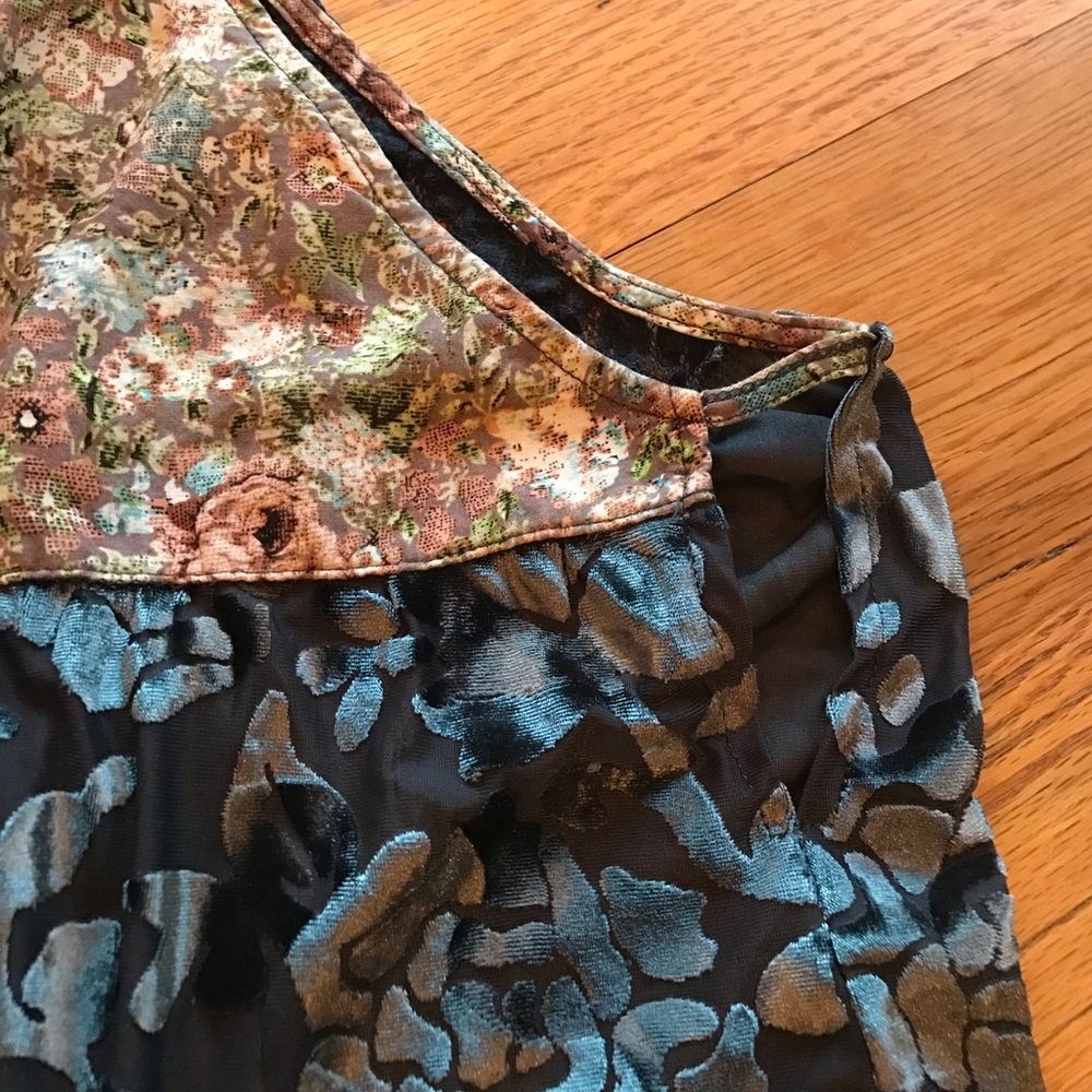 Buckle Top - Picture 2 of 8