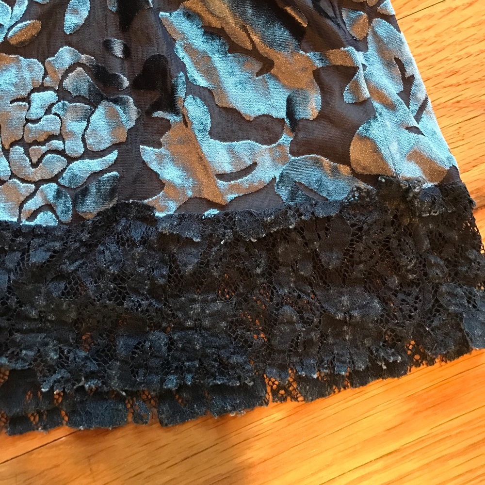 Buckle Top - Picture 3 of 8