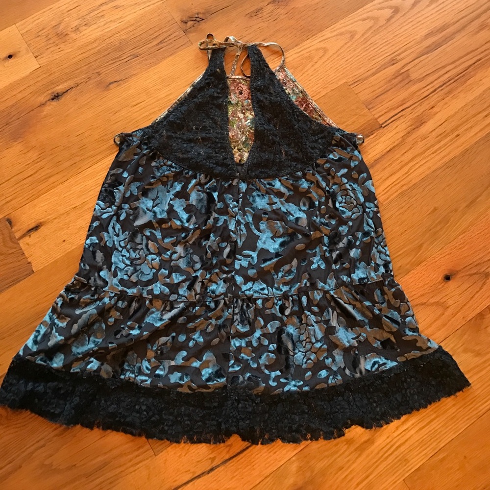 Buckle Top - Picture 4 of 8