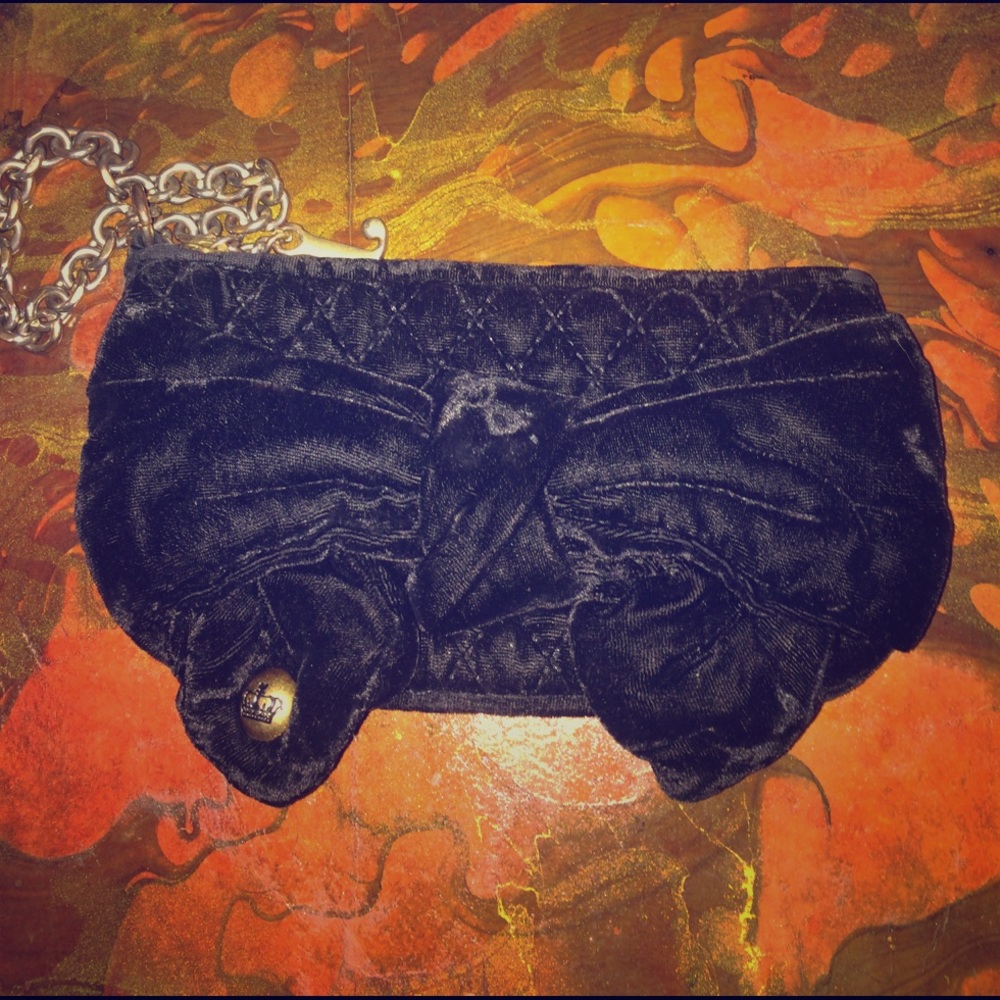 *Flash Sale!*Juicy Couture Velvet Wristlet