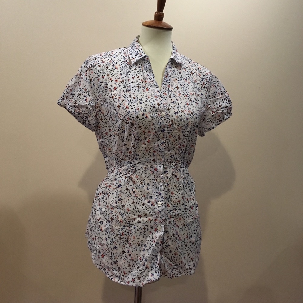 * SOLD * NWT Levi's top