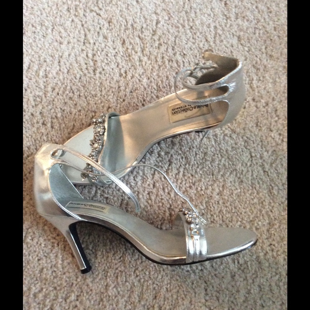 Silver double strap around ankle with rhinestones