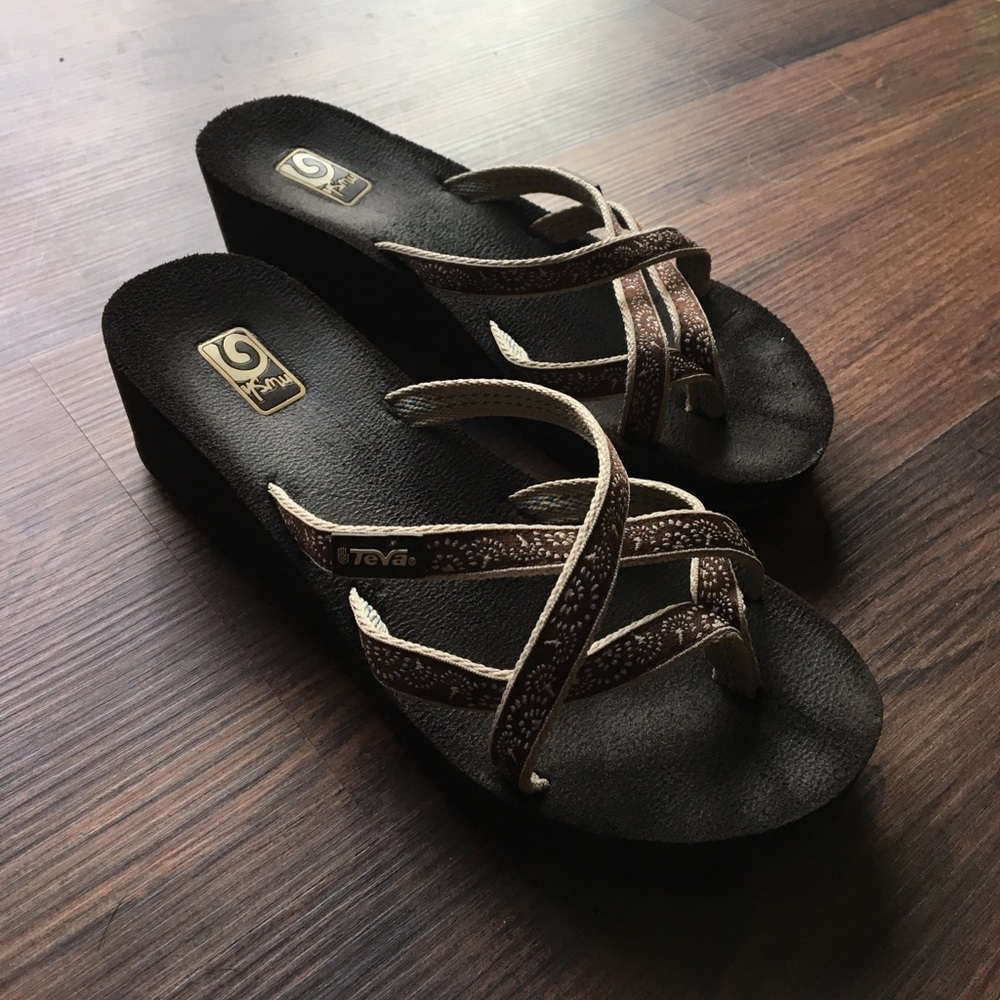 Teva lightweight wedge flip flops