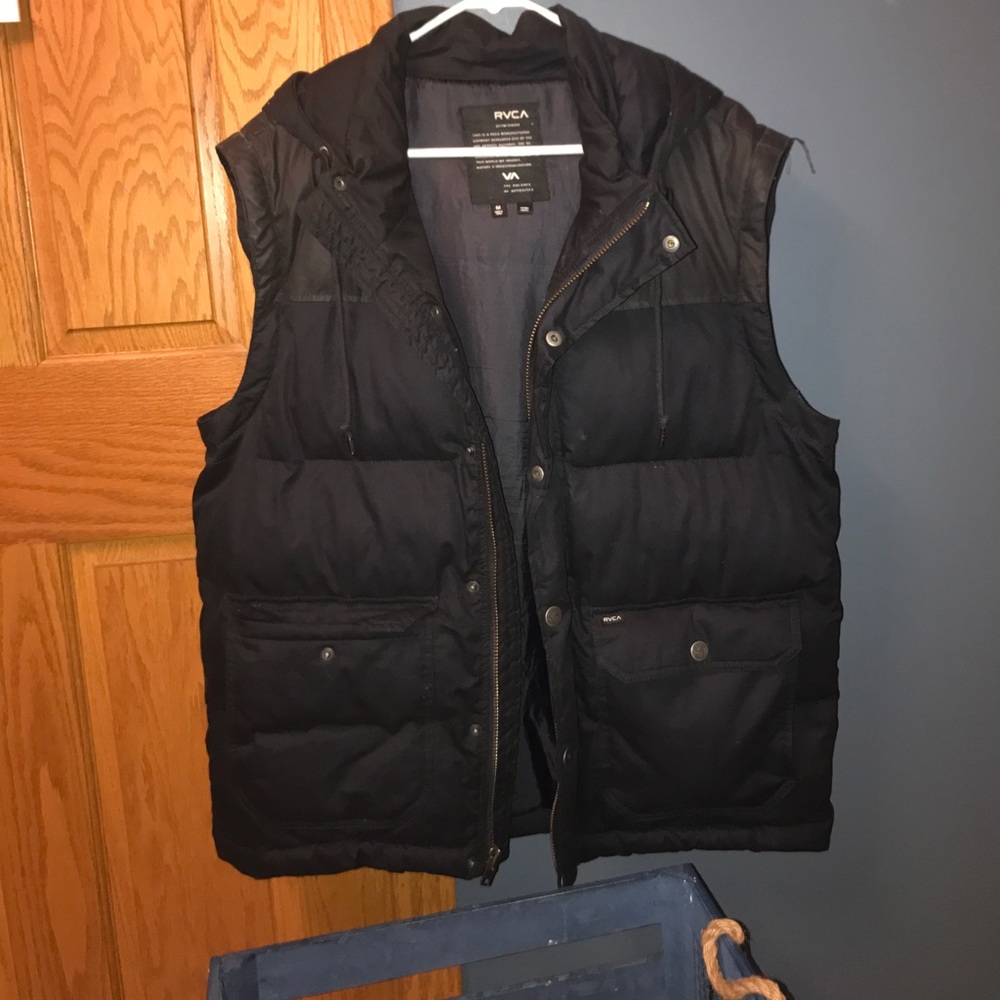 Navy blue RVCA  jacket, with detachable arms