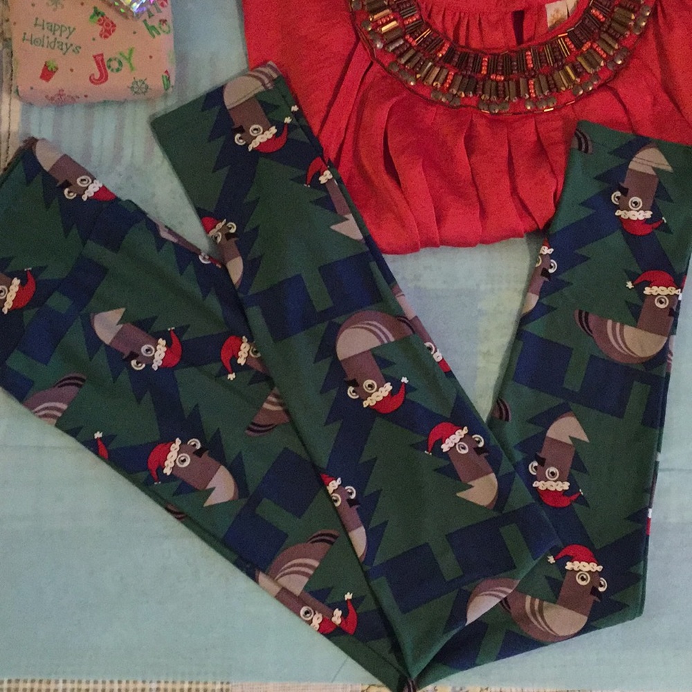 🎉🎉 LLR SALE 🎄 Christmas Leggings ~ OS