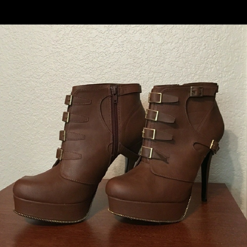 Shoedazzle Dionne Brown Ankle Bootie