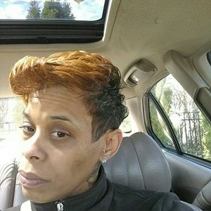 Meet your Posher, Carrie