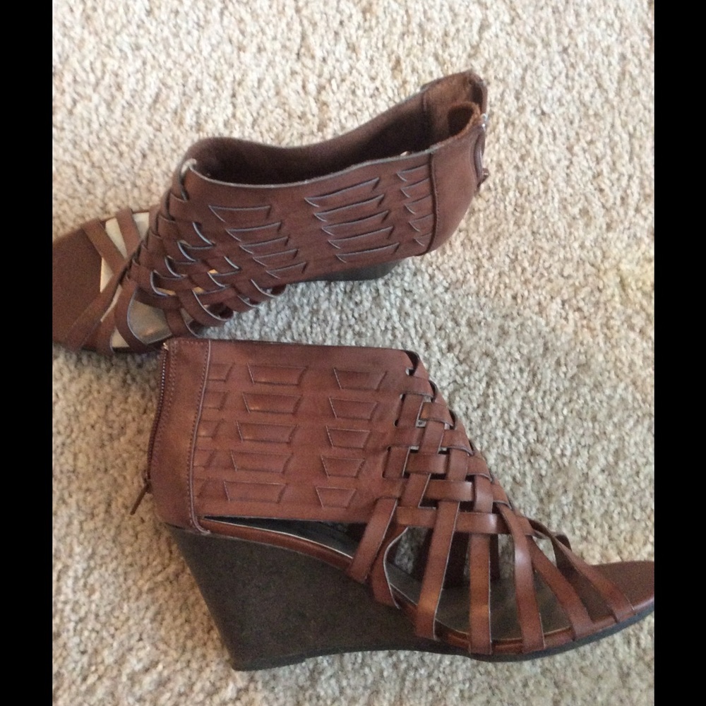 American Eagle AE Brown wedge Sandal. ON SALE