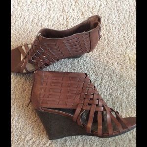 American Eagle AE Brown wedge Sandal. ON SALE