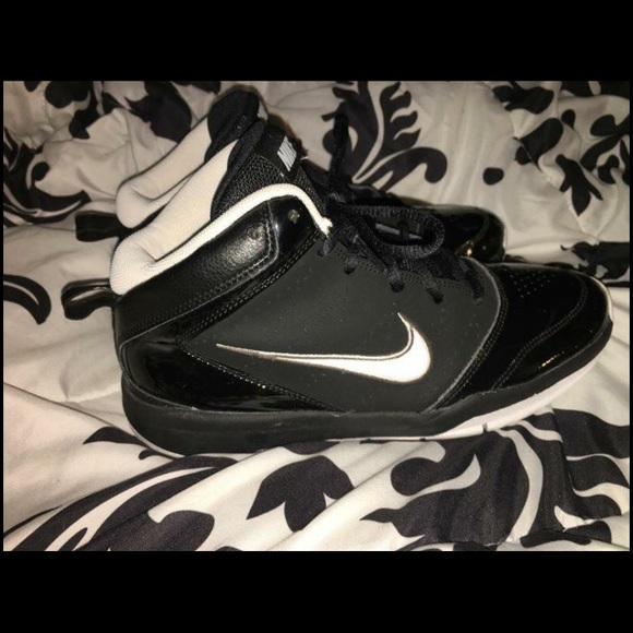 Shoes - Picture 3 of 4