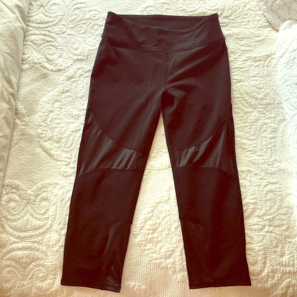 Never worn fabletic workout pants.
