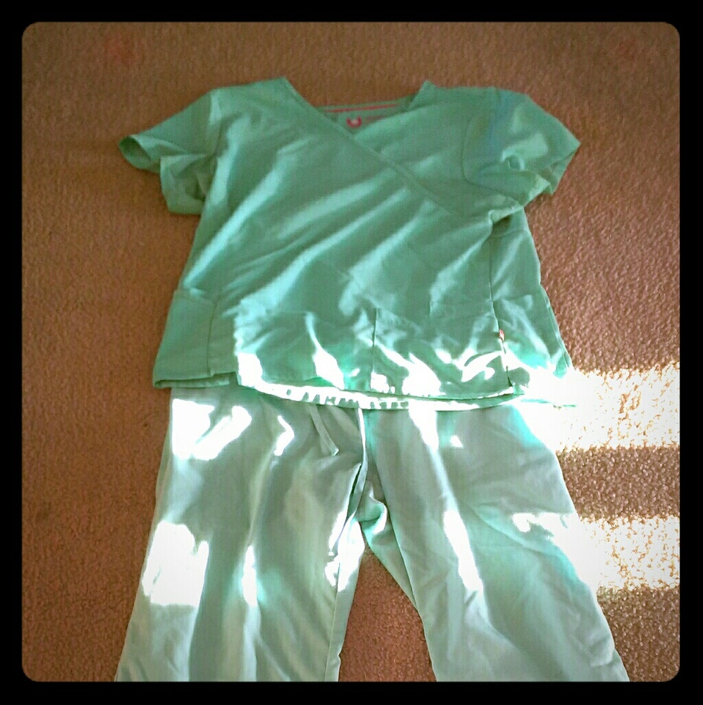 Turquoise scrub outfit!