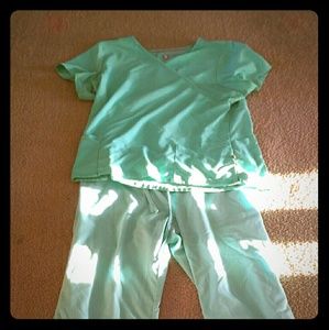 Turquoise scrub outfit!