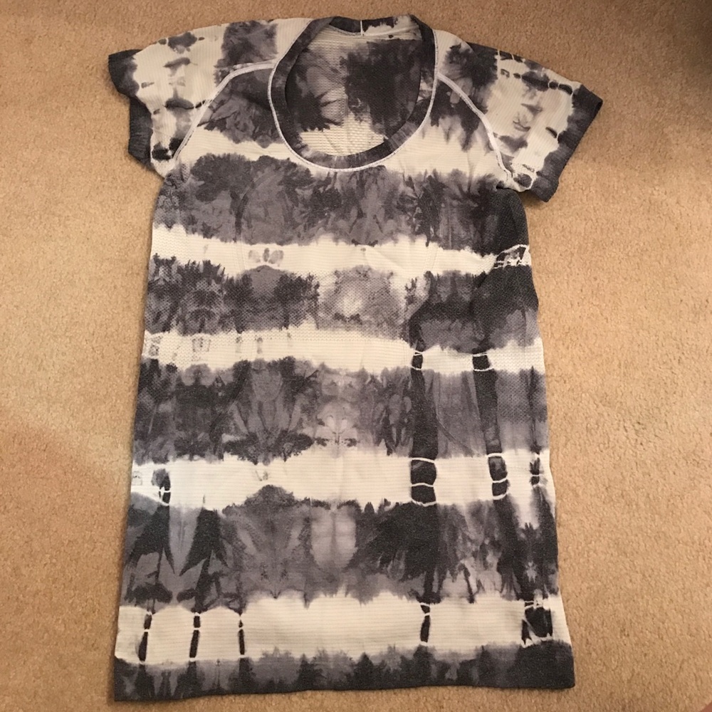 Lululemon Tee