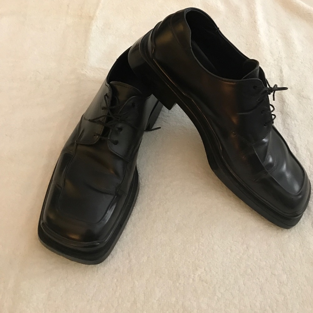 Prada leather black classic shoes