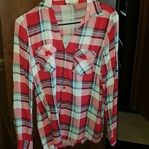 Long sleeves plaid button down