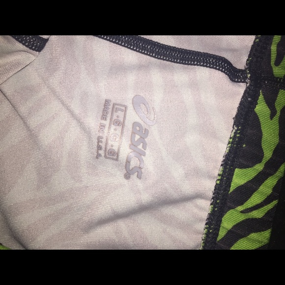 Exercise shorts - Picture 3 of 3