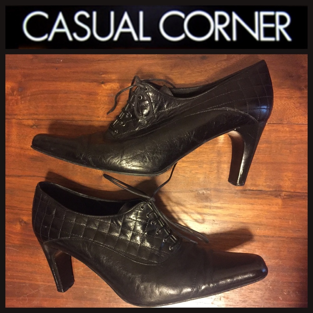 VINTAGE Casual Corner Black Quilted Leather Bootie