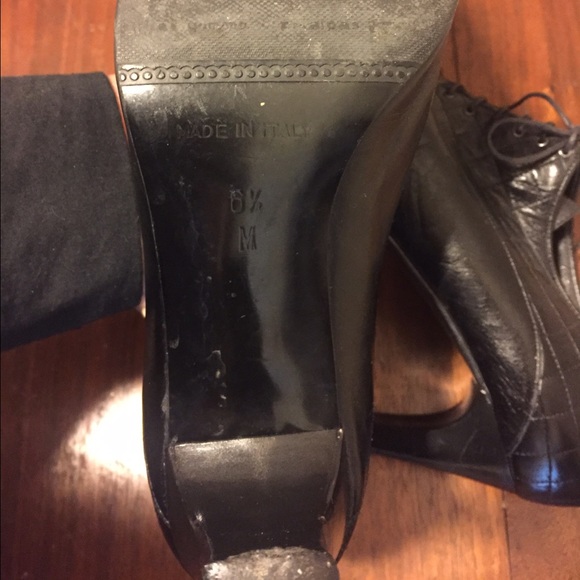 VINTAGE Casual Corner Black Quilted Leather Bootie - Picture 3 of 4