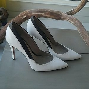 ELIE TAHARI Leather Pumps, Excellent Condition